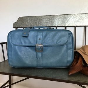 samsonite blue suitcase